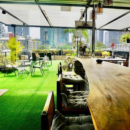 Hash Apartment With Unique Chill Design At Silom Soi 3 Bangkok Bagian luar foto