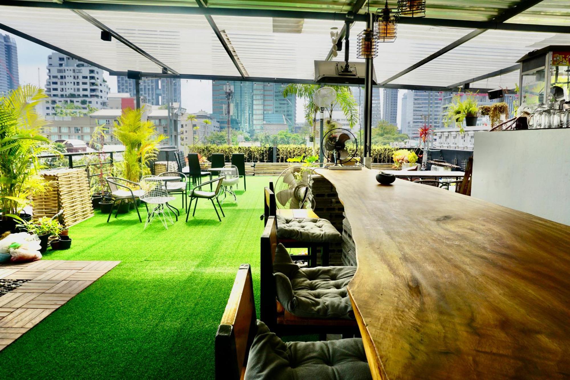 Hash Apartment With Unique Chill Design At Silom Soi 3 Bangkok Bagian luar foto