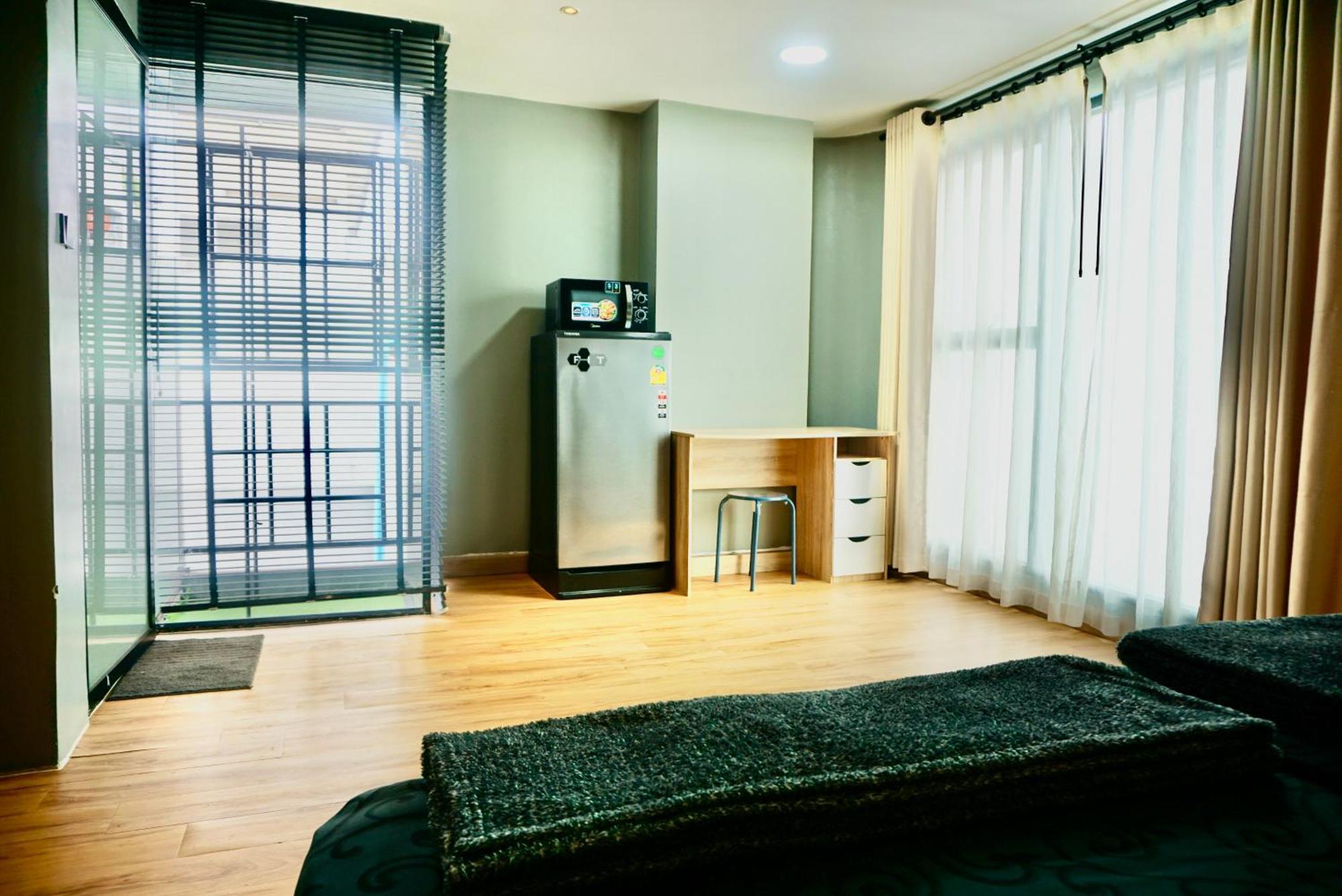 Hash Apartment With Unique Chill Design At Silom Soi 3 Bangkok Bagian luar foto