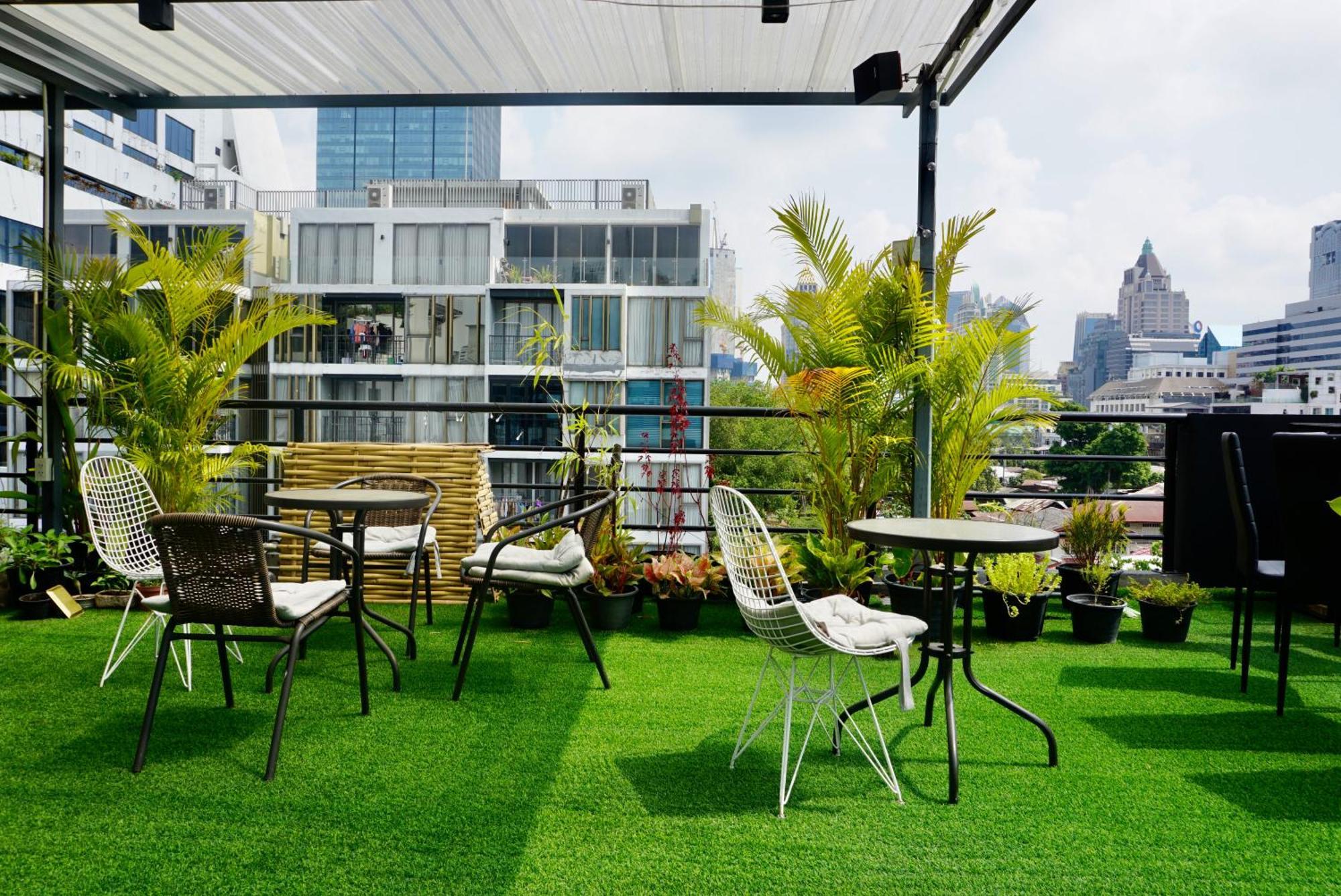 Hash Apartment With Unique Chill Design At Silom Soi 3 Bangkok Bagian luar foto