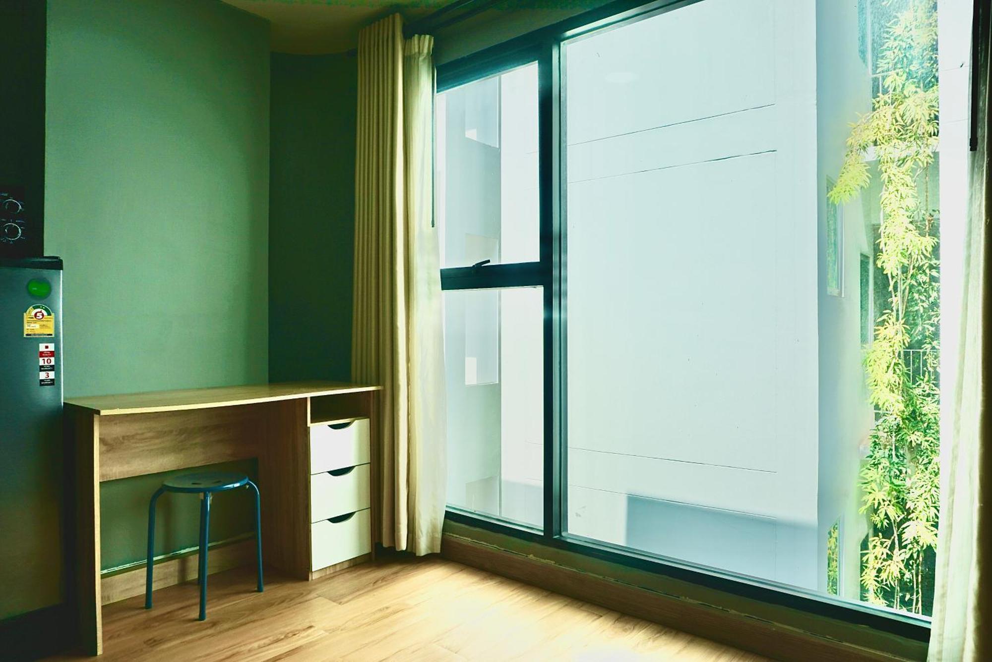 Hash Apartment With Unique Chill Design At Silom Soi 3 Bangkok Bagian luar foto
