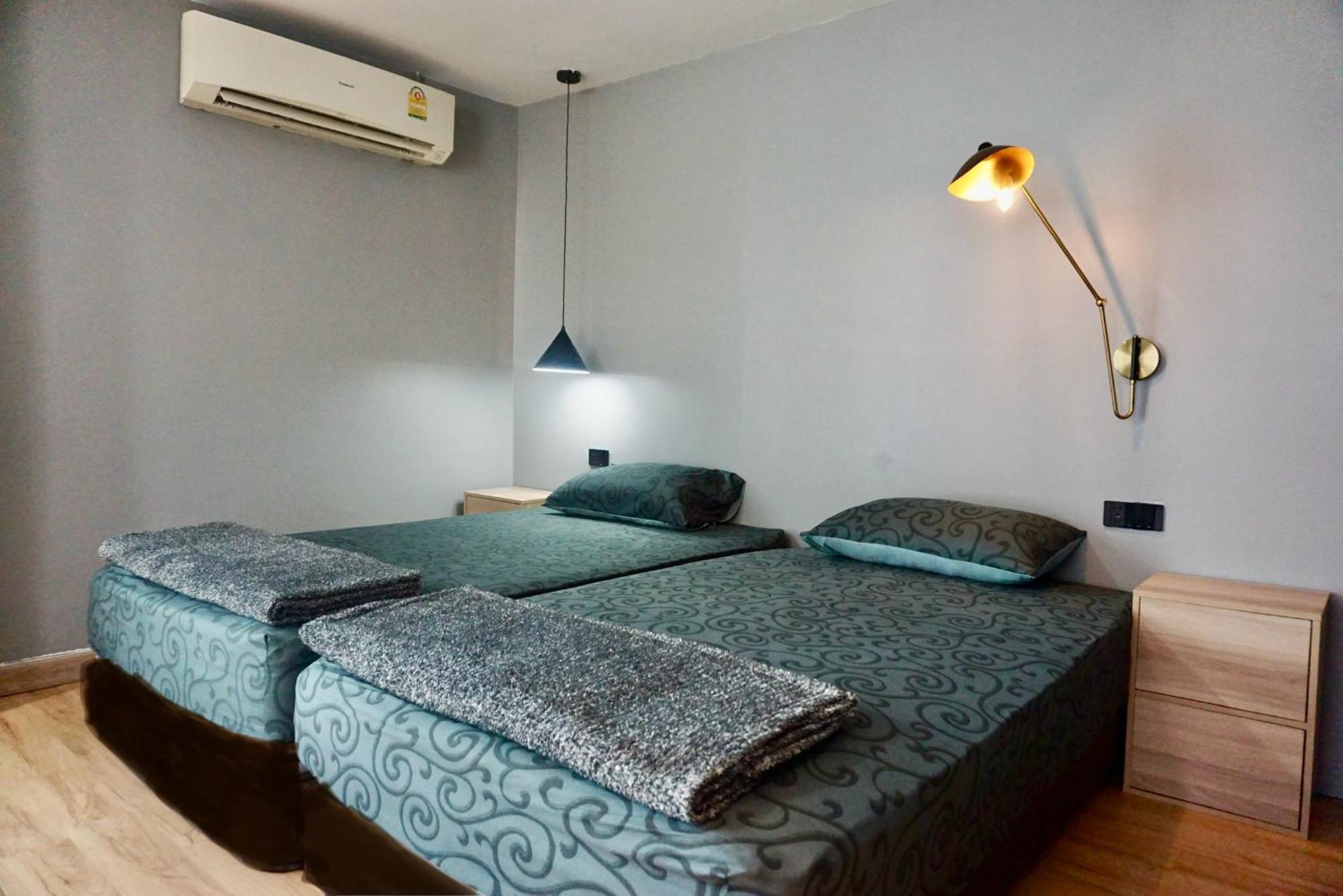 Hash Apartment With Unique Chill Design At Silom Soi 3 Bangkok Bagian luar foto