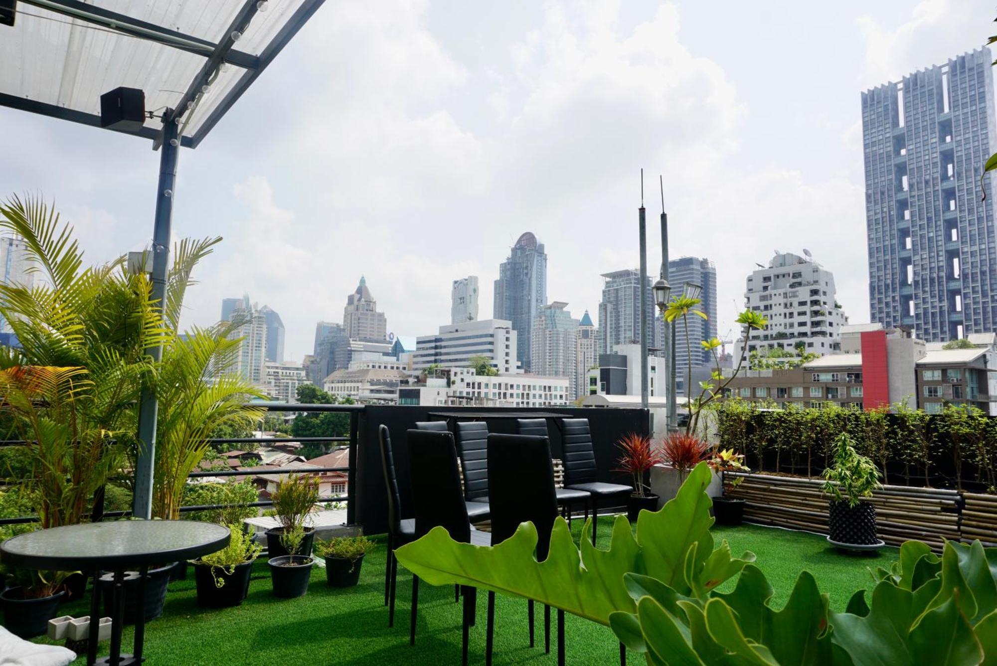Hash Apartment With Unique Chill Design At Silom Soi 3 Bangkok Bagian luar foto