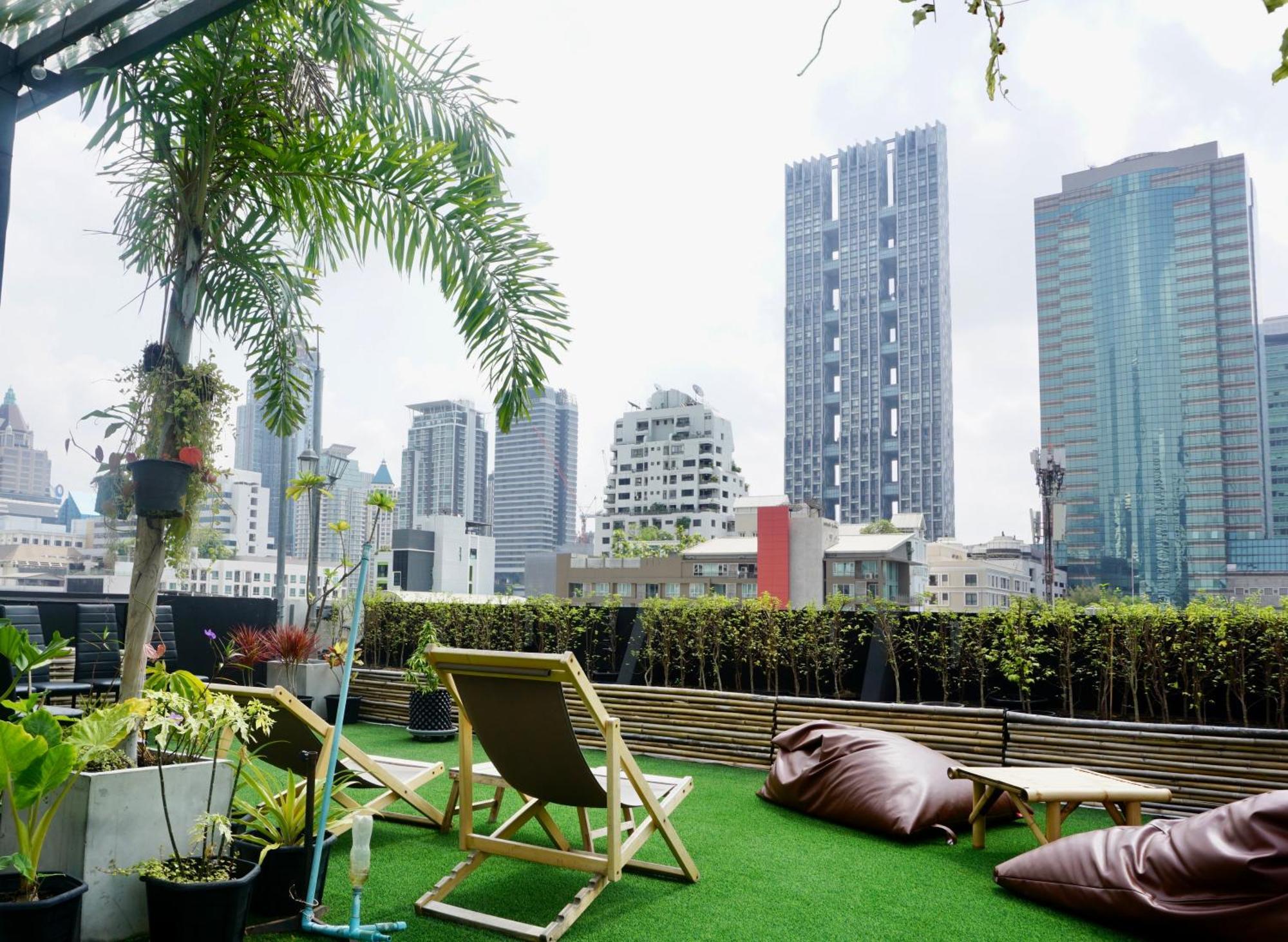 Hash Apartment With Unique Chill Design At Silom Soi 3 Bangkok Bagian luar foto