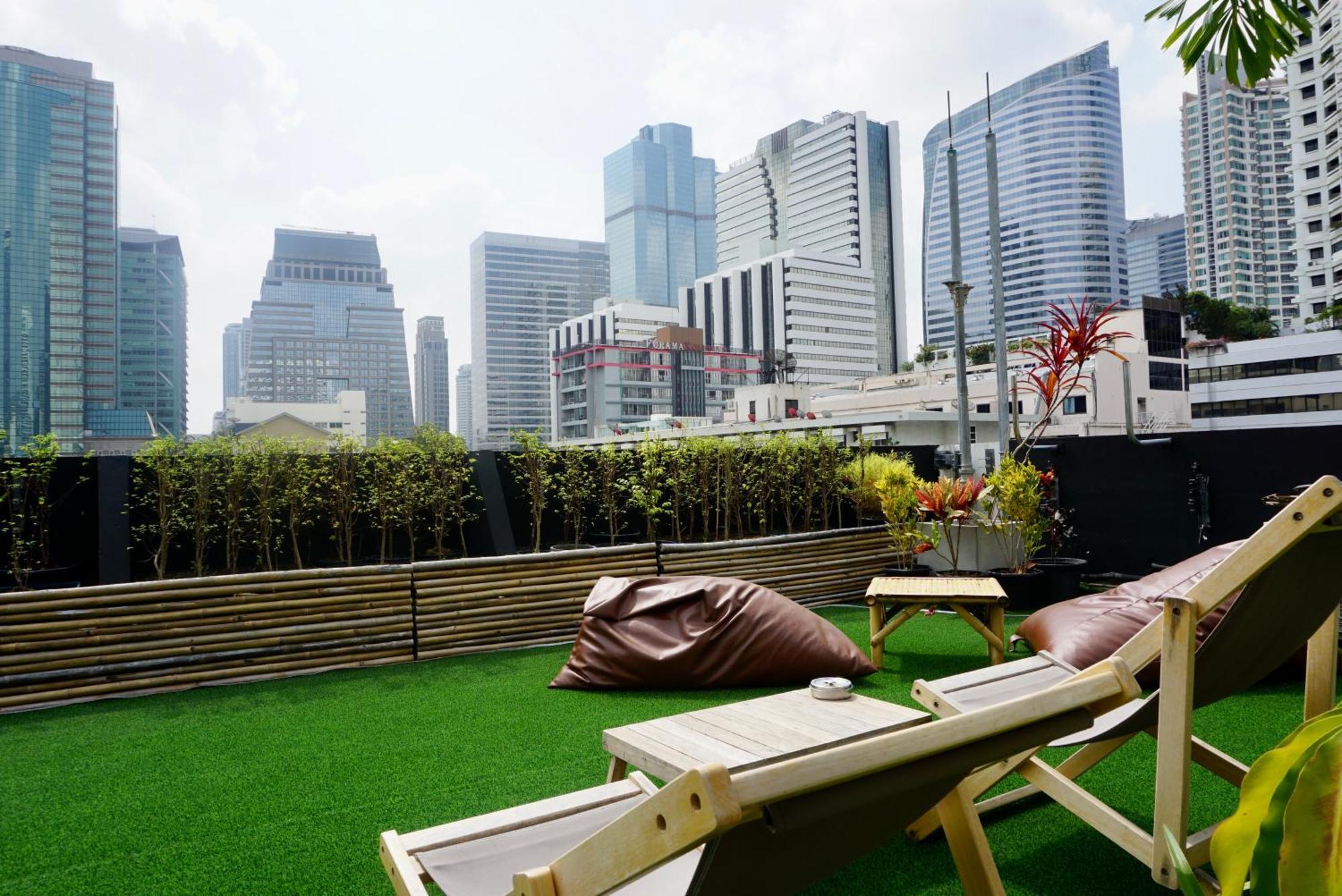 Hash Apartment With Unique Chill Design At Silom Soi 3 Bangkok Bagian luar foto