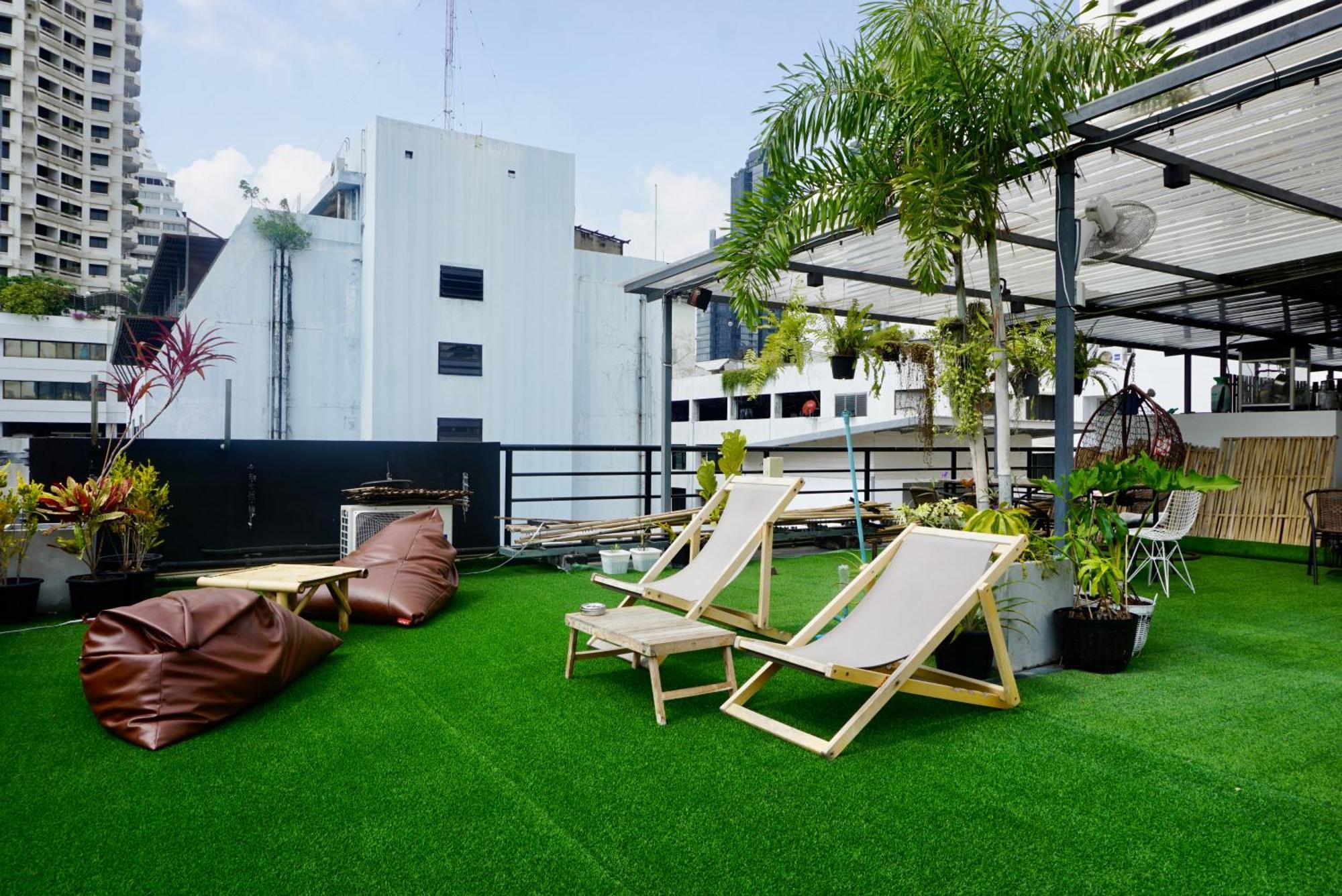 Hash Apartment With Unique Chill Design At Silom Soi 3 Bangkok Bagian luar foto